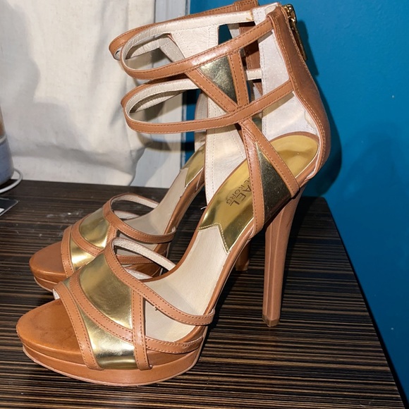Brown Micheal Kors heels!!! - Picture 9 of 10